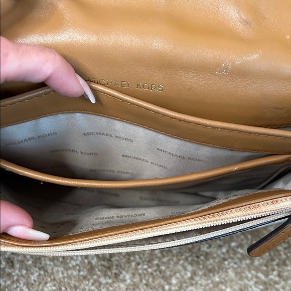 Michael Kors Cream and Tan Crossbody Bag with Gold Chain signature monogram - Picture 11 of 13